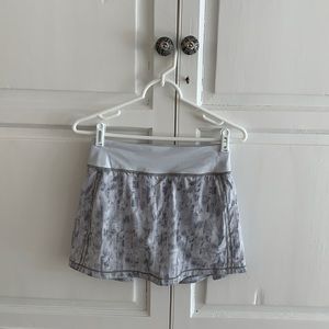 Lululemon pace skirt 2T